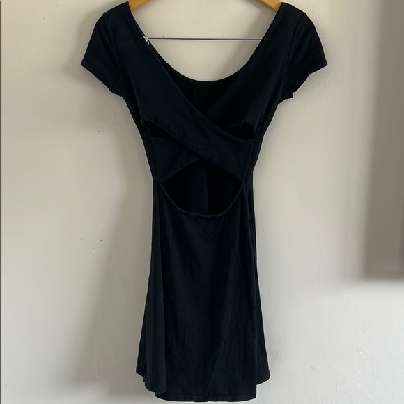 Elegant Black Dress - Picture 4 of 6